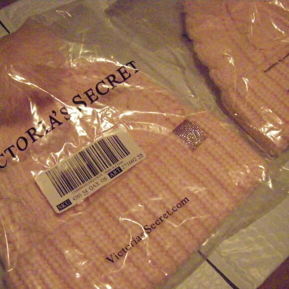 Victoria's Secret Cozy Cable-Knit Pom Beanie Ballerina Pink NWT - Picture 12 of 15